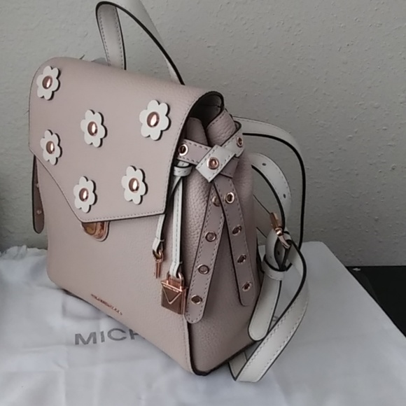 Micheal Kors - Picture 2 of 8